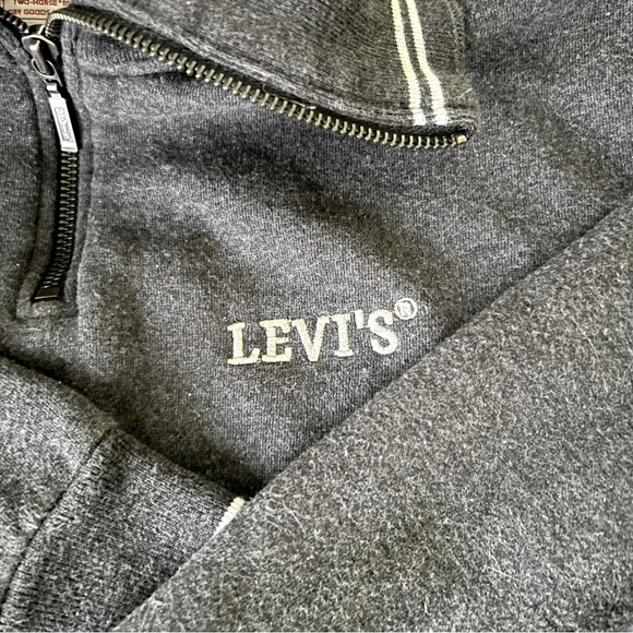 Levi's Quarter Zip - Picture 2 of 5